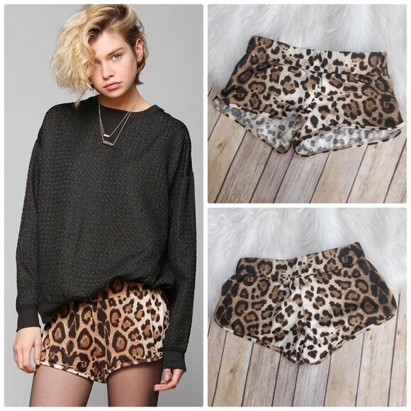 Urban Outfitters Women's Size 2 XS Lenni Leopard Runner Shorts NEW - Picture 1 of 5
